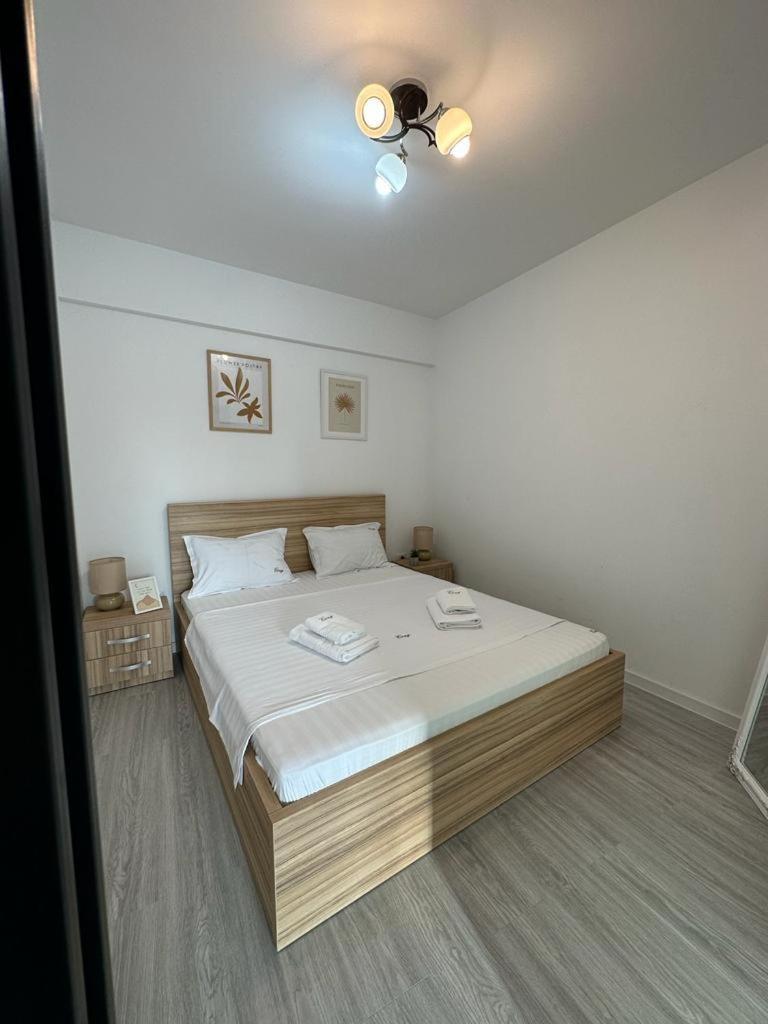 Cozy Holidays In Center Of Suceava Esplanada Exterior foto