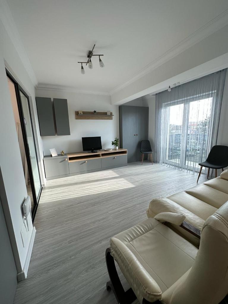 Cozy Holidays In Center Of Suceava Esplanada Exterior foto